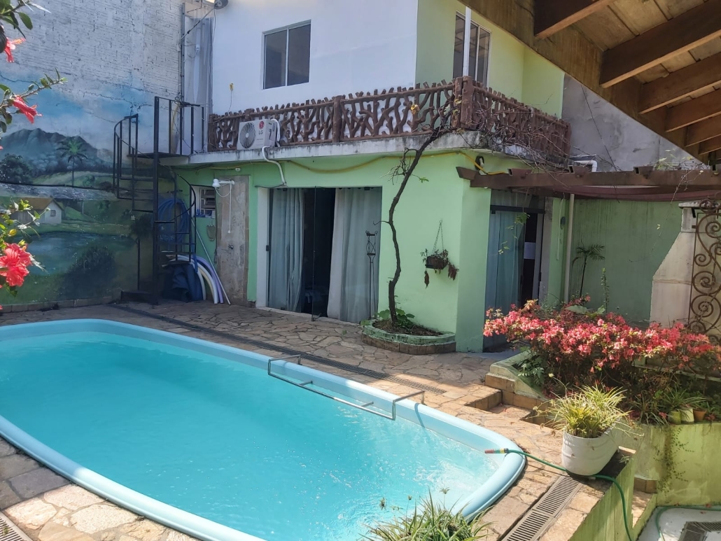 Casa da piscina, quintal compartilhado
